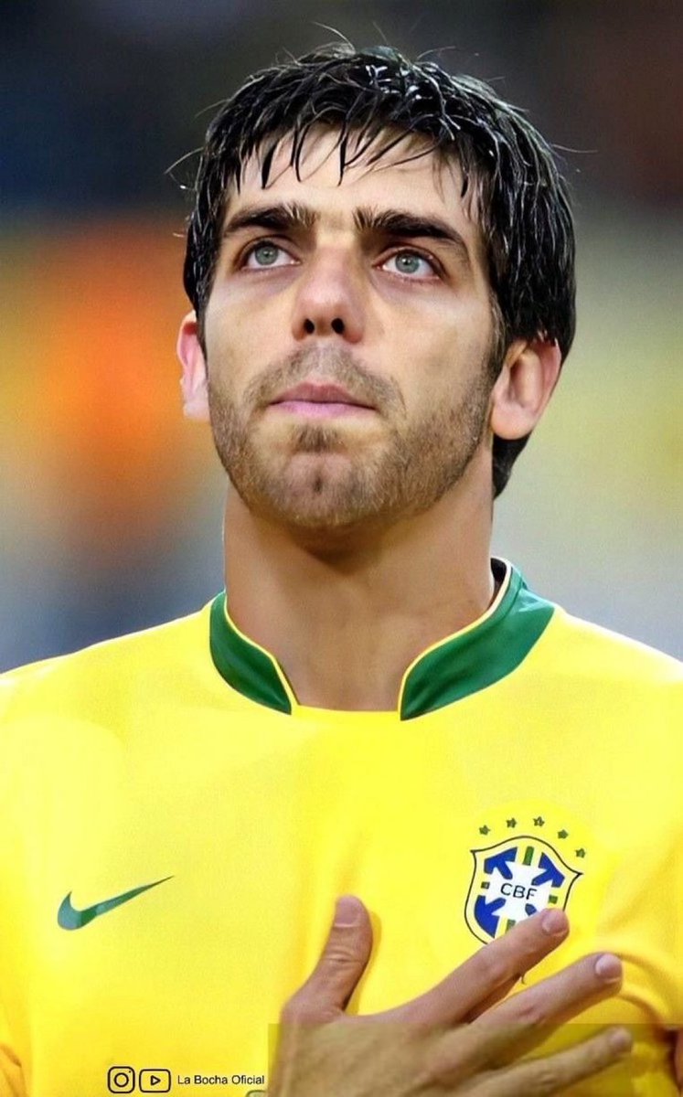 ultras_antifaa's tweet photo. “When I see right-wing Brazilian players supporting Bolsonaro, I feel nauseous. We come from the bottom, we are the people. How can we be on the other side?”

— Juninho Pernambucano https://t.co/vAxAbDBkhF