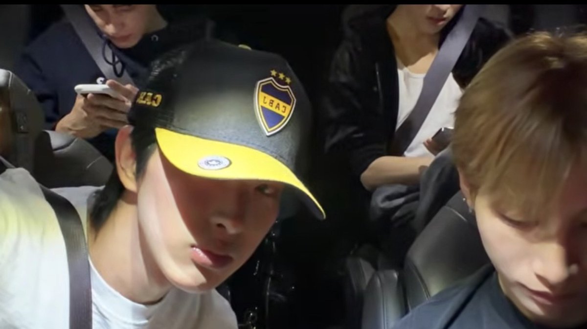 Pauchi_San's tweet photo. Tomoya (Tomás) se puso la gorra de Boca Jrs en el LIVE que están haciendo! 

(traigan a NEXZ de vuelta a sus tierras argentinas!) https://t.co/32y3nQpBY3
