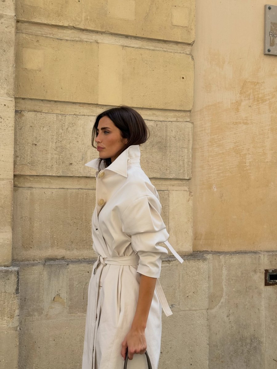 Rebkcca's tweet photo. Bringing a touch of effortless structure to the wardrobe. There’s nothing quite like a timeless shoulder bag to pull a whole outfit together. #ICONS26 https://t.co/GVDjDBvnl3