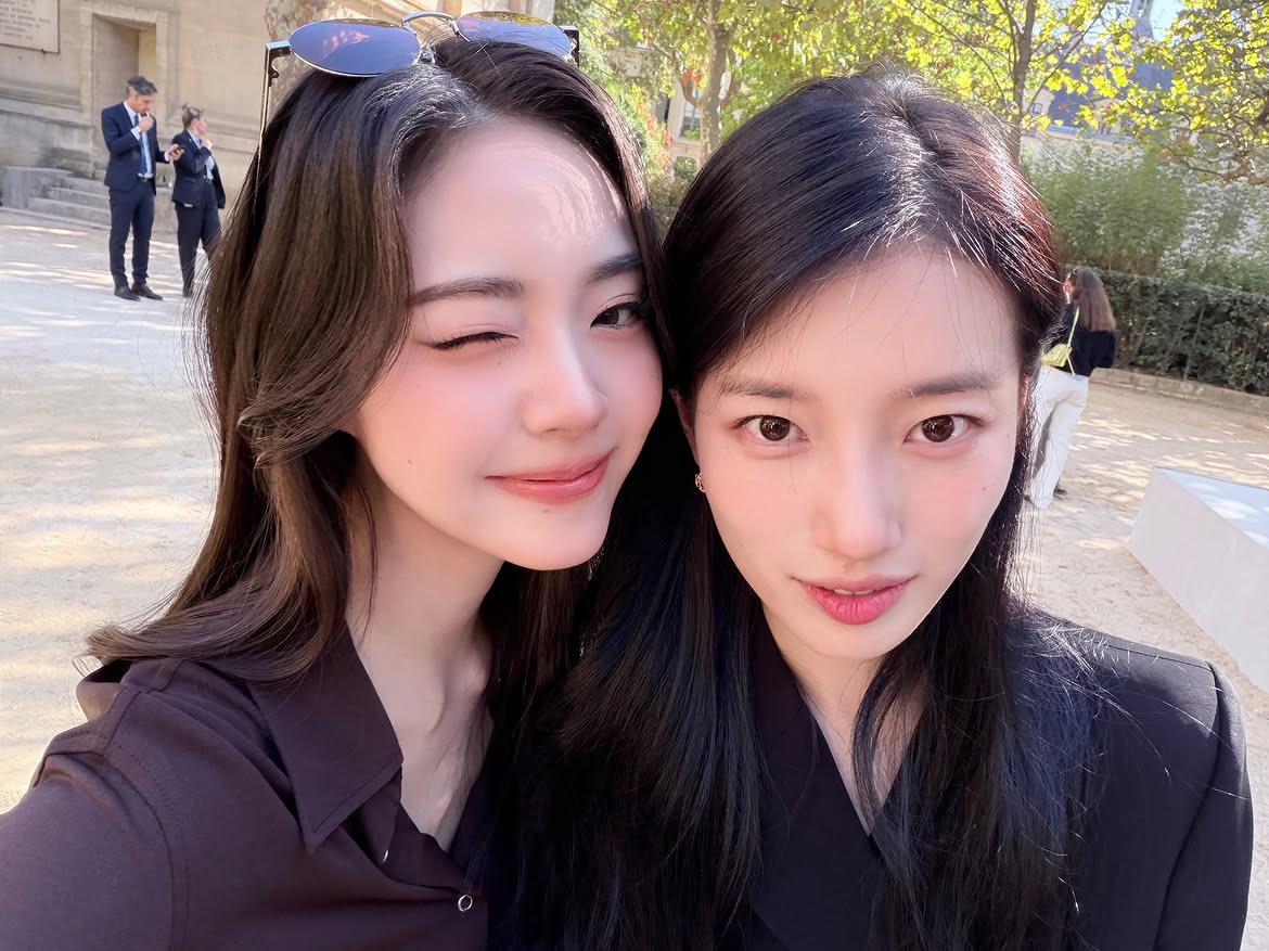 shuzkay's tweet photo. another selfie posted on earn earn’s instagram • with #SUZY at the celine été 2027 show 

cuties! 🐰🐰 @earnearnfatima 🤍🤍

BAE CELINE SUZY X PFW27
#SUZYxCelineEte2027
#SUZYxCELINE #CelineEte2027 https://t.co/0tChBJ0KmI