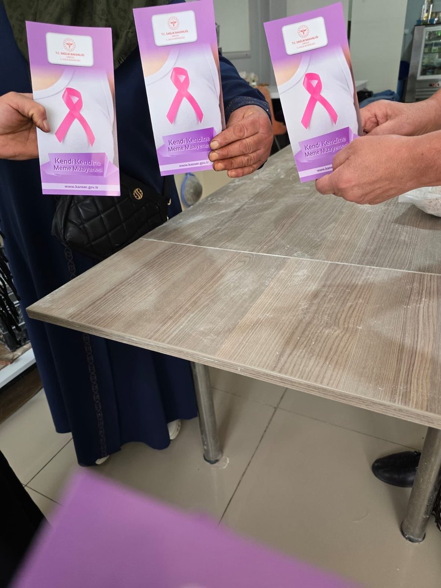 sebintsm's tweet photo. EKİM AYI MEME KANSERİ FARKINDALIK AYI İLE İLGİLİ ŞEBİNKARAHİSAR HALK PAZARINDA VE SATIŞ MAĞAZALARINDA HALKIN YOĞUN OLDUĞU YERLERDE BROŞÜR DAĞITILIP MEME KANSERİ TARAMALARI HAKKINDA BİLGİLENDİRME YAPILDI https://t.co/UgFehJRzH9