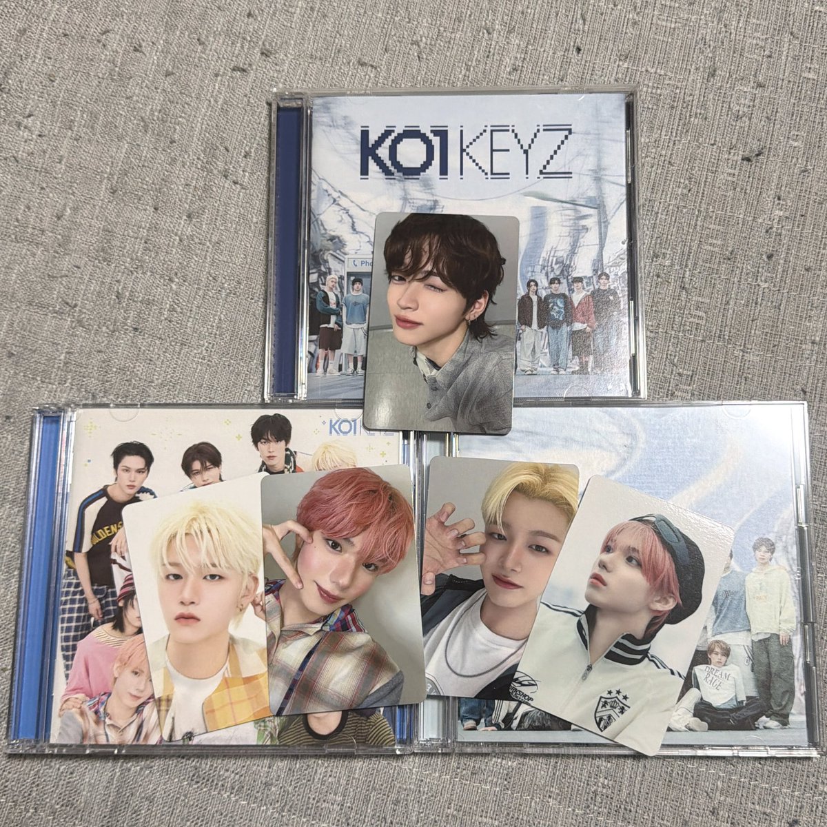 ss_tjV's tweet photo. KO1KEYZ コイキーズ トレカ 交換

【譲】 加藤🍀︎、矢田🍰、杉山🐲
        （シングル、初回限定盤A・B）

【求】 同異種 シヨン⚡️、濱田🍎、照井🌟
        上記の3人であれば誰でも検討いたします。

気軽にお声がけください( ՞ ᴗ  ̫ ᴗ՞)" https://t.co/Cax9YSSgpI