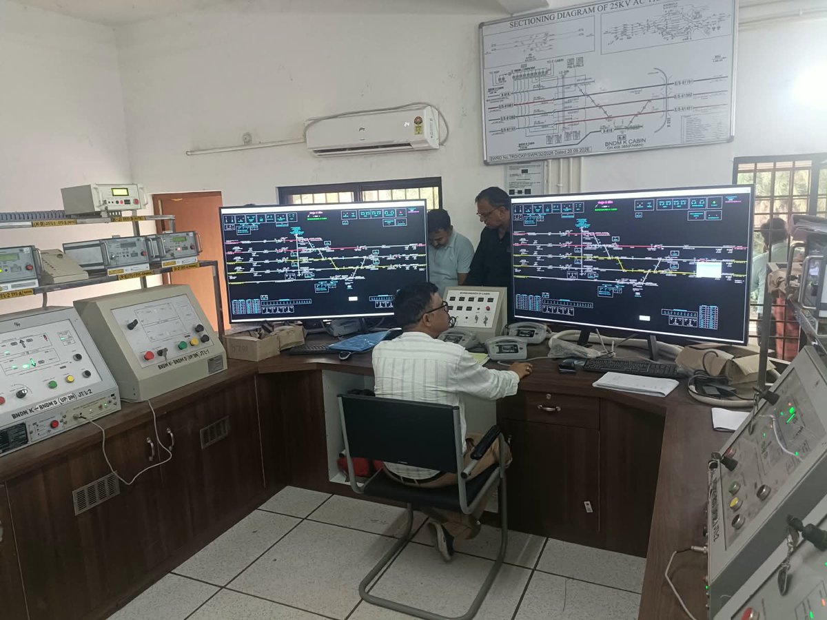 RailTel's tweet photo. Another milestone in strengthening railway signalling infrastructure!

RailTel  Eastern Region team has successfully commissioned a Centralised Electronic Interlocking (EI) system at Bondamunda K Cabin ( South Eastern Railway Zone , Chakradharpur Division)

The commissioned system comprises:

69 Routes 26 Track Circuits 25 Signals 10 Points 01 LC Gate
This commissioning marks another significant step towards strengthening railway signalling infrastructure and enhancing the safety, reliability and operational efficiency of train movements.
The successful execution of this complex signalling installation reflects the power of teamwork, meticulous planning and effective coordination. Together, we continue to support Indian Railways in building a safer, more reliable and technology-enabled railway network.
#RailTel #IndianRailways #RailwaySignalling #ElectronicInterlocking #CentralisedEI  #RailSafety #RailwayInfrastructure #DigitalRailways #EasternRegion #Technology #SafetyFirstInPeru @serailwaykol @DRMChakradhar