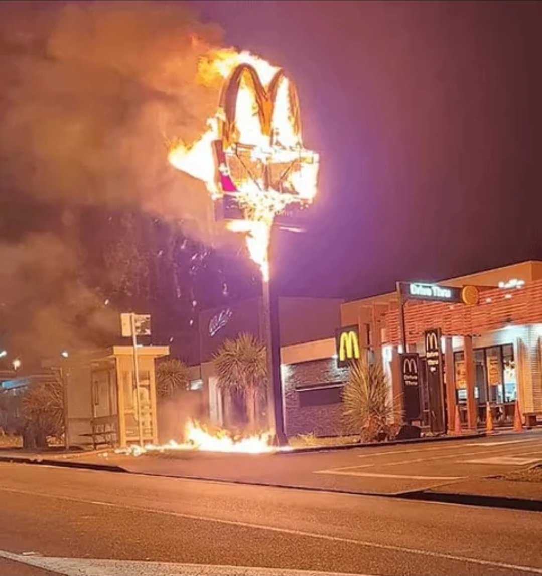 MaineAntifa's tweet photo. Mostly peaceful McKKKlanburger! Take that Trump! 🔥 https://t.co/yvdHFok6vy