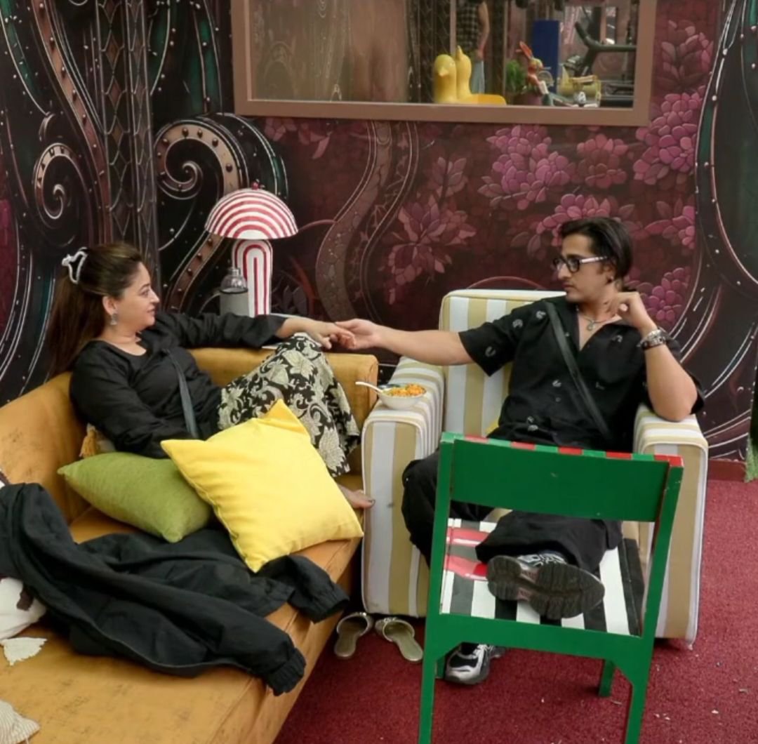 smiley_p1's tweet photo. Mere Hath Mai Tera Hath Ho
Saari Janntain Mere Sath Ho
#QaHi π
#UditiSingh β’ #Uditians β’ #BB20 β’ #BiggBoss20 https://t.co/zBpVOzyMyD