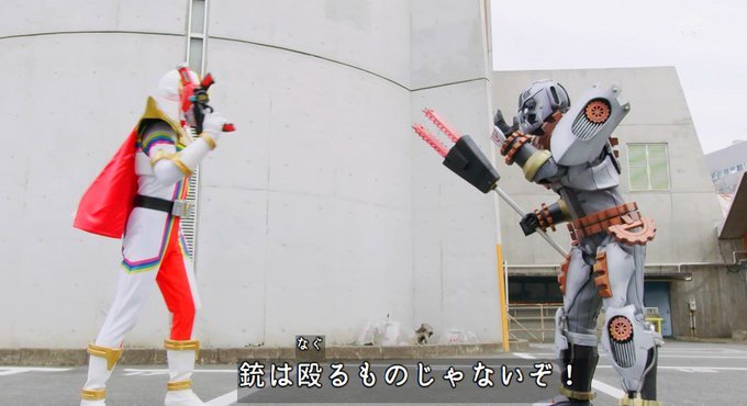 T2_oceanmemory's tweet photo. 特撮で学んだこと、
盾は殴るもの
銃も殴るもの
弓は近接武器
剣は投げるもの https://t.co/A48fouvu5F
