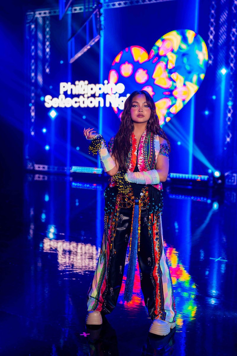 PlieaPerlas29's tweet photo. YOOHOO! DITO ANG TINGIN! 👀🇵🇭
Sobra-sobrang ganda. 
Sobra-sobrang deserving. 
At higit sa lahat, SOBRA-SOBRANG MAHAL NAMIN ANG AMING MOREYNA!👑
From the Philippines to Eurovision stage, it’s time to show everyone what Carmelle can bring! and BABY, WE ARE READY!🔥
#EurovisionAsia https://t.co/owHHrnmtur