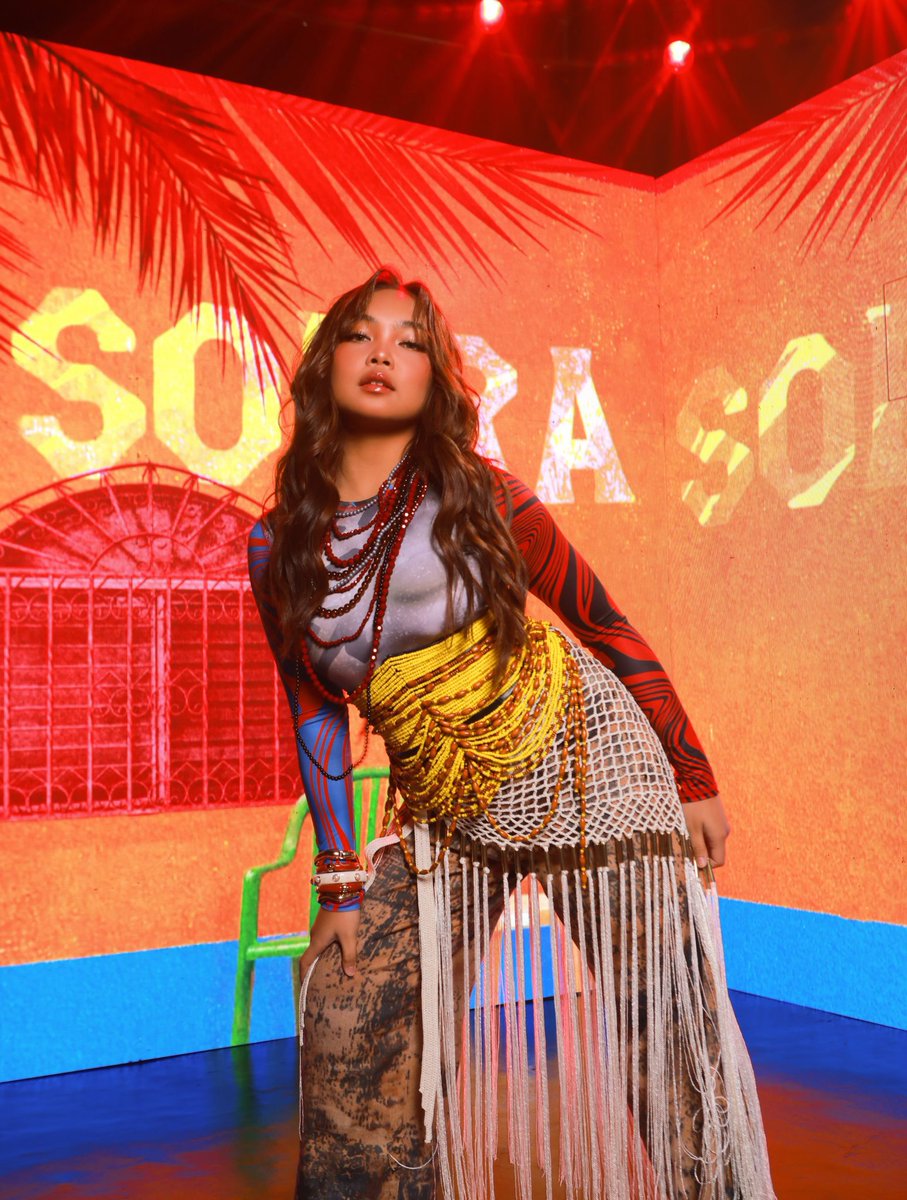 PlieaPerlas29's tweet photo. YOOHOO! DITO ANG TINGIN! 👀🇵🇭
Sobra-sobrang ganda. 
Sobra-sobrang deserving. 
At higit sa lahat, SOBRA-SOBRANG MAHAL NAMIN ANG AMING MOREYNA!👑
From the Philippines to Eurovision stage, it’s time to show everyone what Carmelle can bring! and BABY, WE ARE READY!🔥
#EurovisionAsia https://t.co/owHHrnmtur
