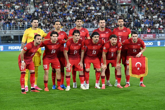 egedecevirme's tweet photo. A Milli Takım, İtalya yenilgisiyle 38 yıl sonra ilk kez üst üste 4 maç kaybetti.

• Türkiye 0-1 Fransa
• Türkiye 1-4 İtalya
• Belçika 3-0 Türkiye
• İtalya 3-1 Türkiye https://t.co/n4DIPmtsO6