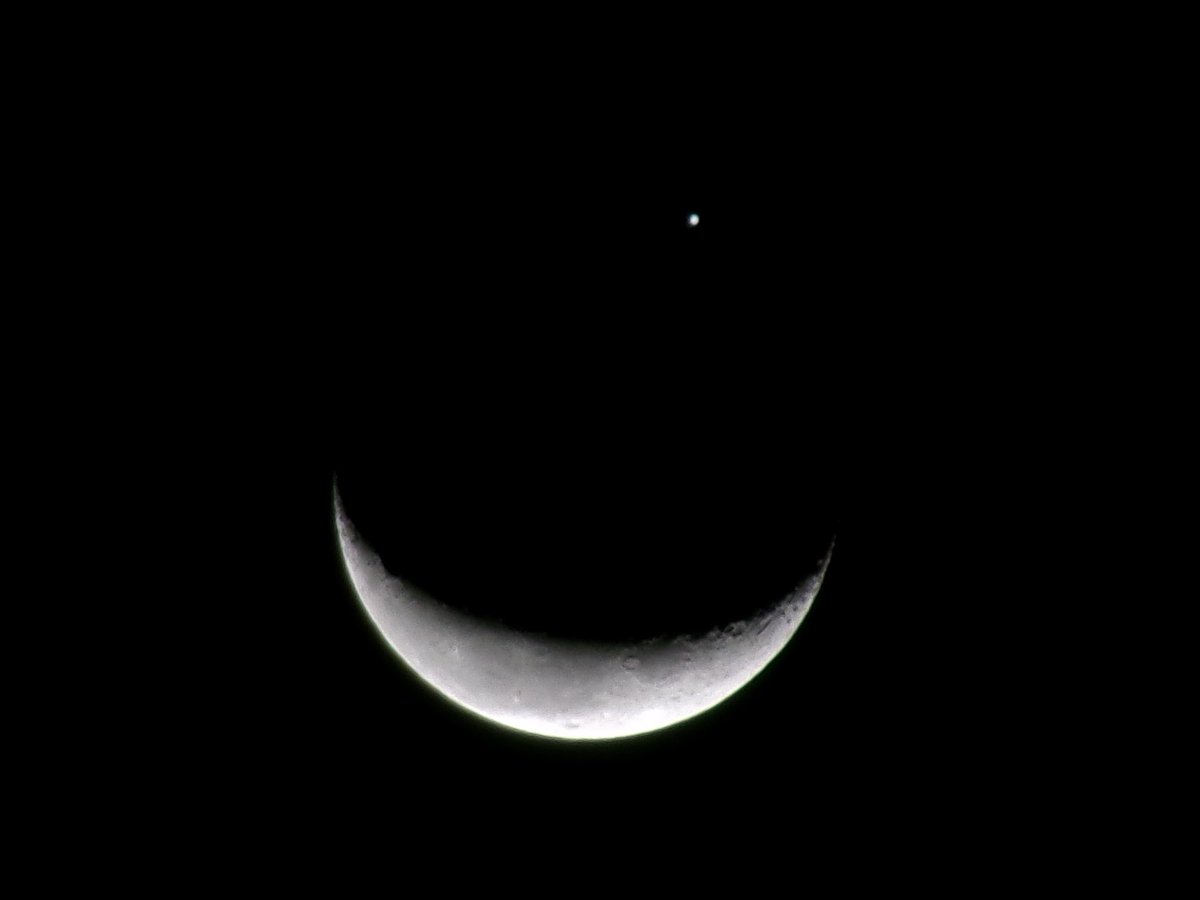 sage_astr's tweet photo. jupiter &amp; moon ♡ https://t.co/nWiSS1u25v