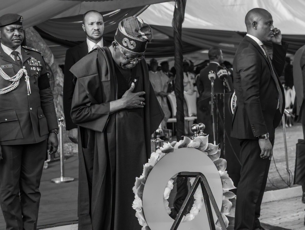 manhajarrayuwa's tweet photo. Shugaban Ƙasa Bola Ahmed Tinubu ya bayyana alhininsa kan rasuwar Nafiu Baba-Ahmed

Karin bayani: https://t.co/lDLtHy4OlS https://t.co/VmBBJfpadE