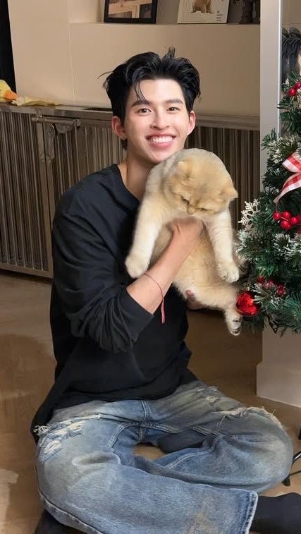 bluebluebuu's tweet photo. ยิ้มหวาน ผมสั้น หน้าเด็ก https://t.co/RysAO7vOKZ