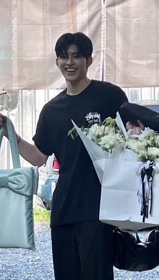 bluebluebuu's tweet photo. ยิ้มหวาน ผมสั้น หน้าเด็ก https://t.co/RysAO7vOKZ
