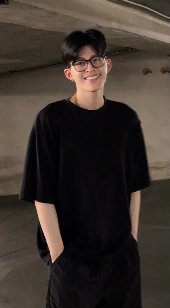 bluebluebuu's tweet photo. ยิ้มหวาน ผมสั้น หน้าเด็ก https://t.co/RysAO7vOKZ