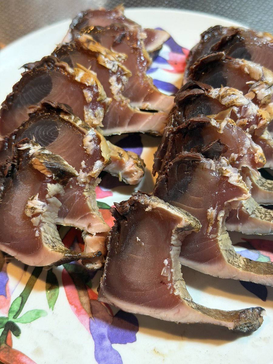 nanacp2a's tweet photo. 冷凍の高知の鰹のタタキを高知の亀泉と一緒に食べてます🐟
高知また行きたいです✨
#高知県 #高知グルメ #高知の鰹 #かつお #鰹 #鰹のタタキ #亀泉 #日本酒 https://t.co/DphJaYNQK7