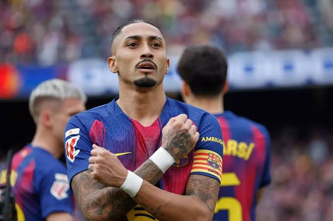 ultras_antifaa's tweet photo. As Brazil’s election goes to a second round, Raphinha is one of the few players in the Brazilian national team to have openly taken a stand against the far right.
Raphinha, who plays for Barcelona, was also one of the footballers who openly criticized the previous Bolsonaro government in public.