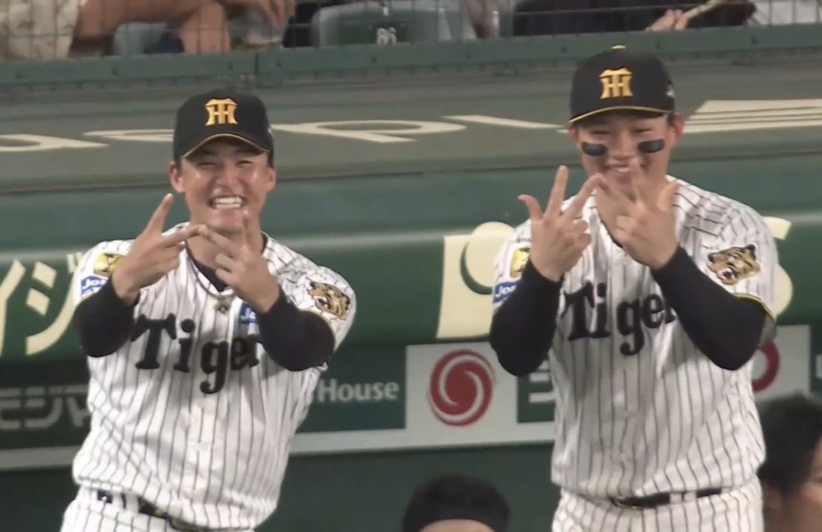 HT_Tigers's tweet photo. 梅ちゃんのヒットに喜ぶ、やんちゃBOYS https://t.co/BGbUkiIoAk