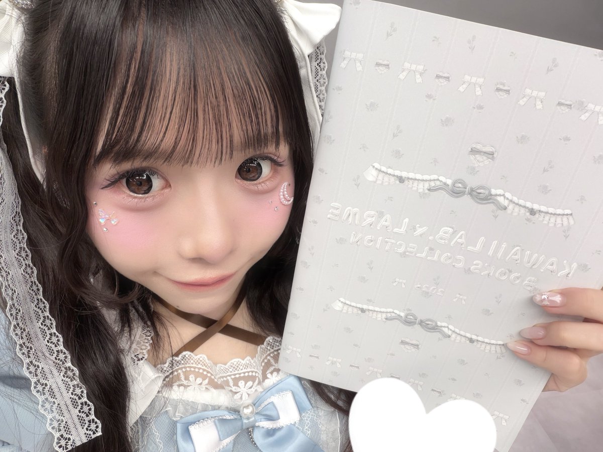 natsuka_ss0719's tweet photo. 2年前くらいにLARMEに出たいってミサさんにお話していたことが叶ってLARMEでミサさんと対談できるなんてうれしすぎる💧⋆. 𐙚 ˚
いろんな気持ちになって読みながら泣いてた、💭そのくらいミサさんからの言葉全部うれしくて宝物…！♡
そして、だいすきなメイク企画もさせて頂けてだいすきと宝物がいっぱい詰まっています🎀◝✩

読んでほしいところはどこかっていうと、、、全部！🤍🪄.⋆◝✩

限定mini bookは♡SHIBUYA TSUTAYA♡と
♡TSUTAYA EBISUBASHI♡でGETできるので是非みんなGETして読んでね💘

 #LARME 
 #すいすて #栗田なつか