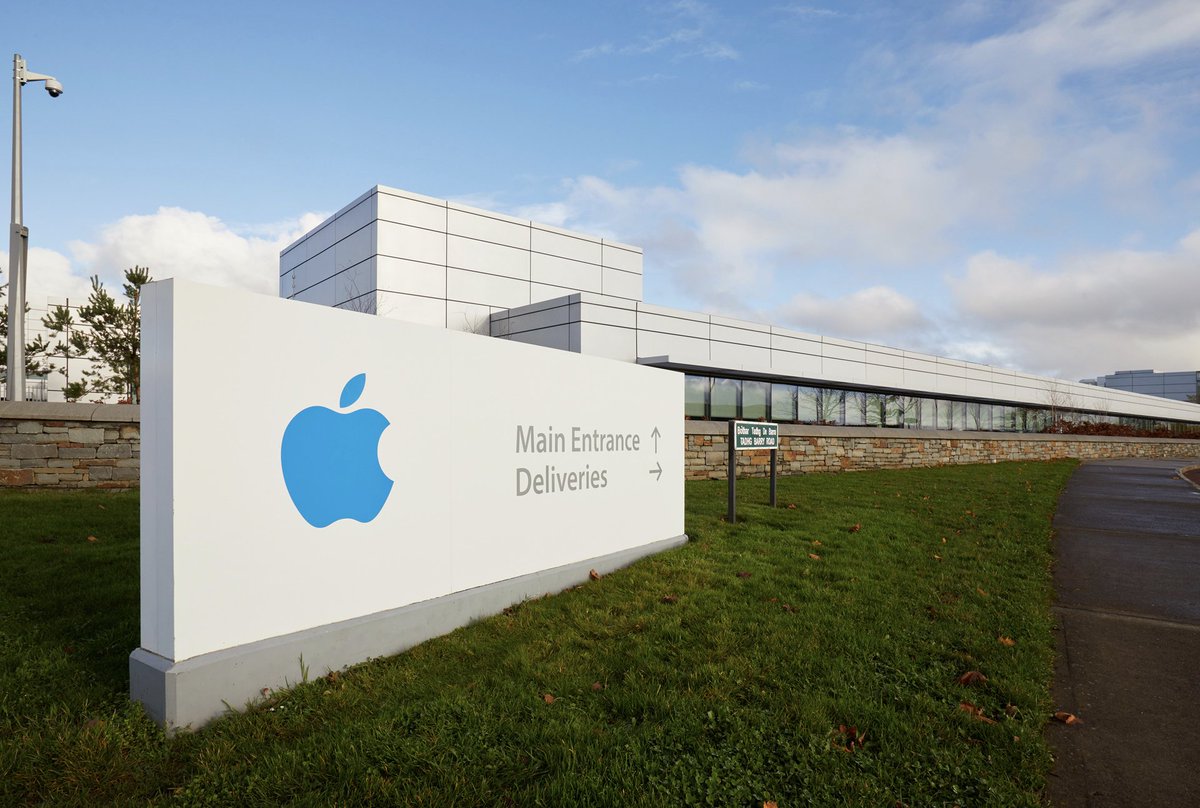 adrianweckler's tweet photo. Weird that 3 US companies -- Apple (€4.1bn), Microsoft (€5.6bn) and Eli Lilly (€5.7bn) -- now pay for people's heating oil, pension increases and tax cuts in this Budget.
Near directly/ They file windfall taxes = we hike social spending and cut our income tax. Utter dependence https://t.co/PGmV9IVbwF