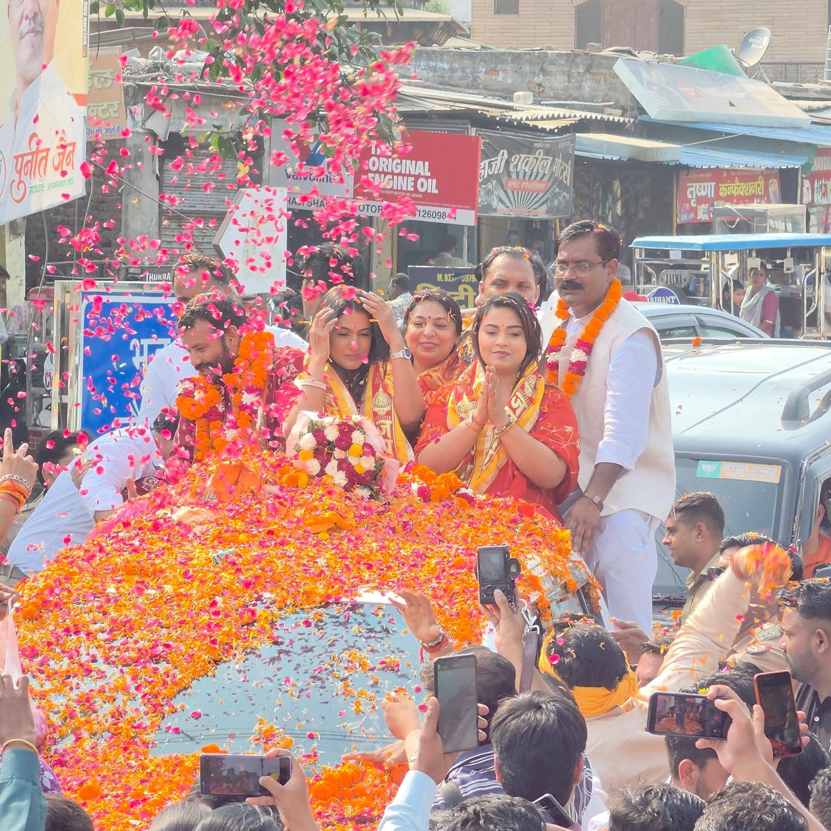 vikaschauhanbjp's tweet photo. आज फिल्म हनुमान अंश की टीम के बुलंदशहर आगमन पर उनके स्वागत में रोड शो किया.......

#teamhanumanansh #shobhinawsatya #purnimatiwari #ananyasingh https://t.co/jq43BPWZTU