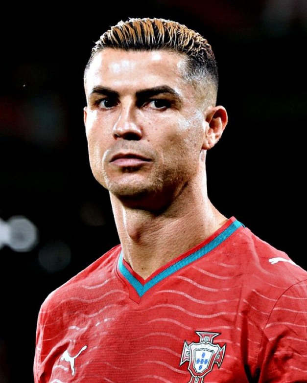 centregoals's tweet photo. 🚨🚨| BREAKING: Cristiano Ronaldo has reportedly made it clear he will 𝐍𝐎𝐓 𝐑𝐄𝐓𝐔𝐑𝐍 to the Portugal national team while Jorge Jesus remains in charge. 🇵🇹

[@cnnportugal] https://t.co/vEm8HFWQ3z