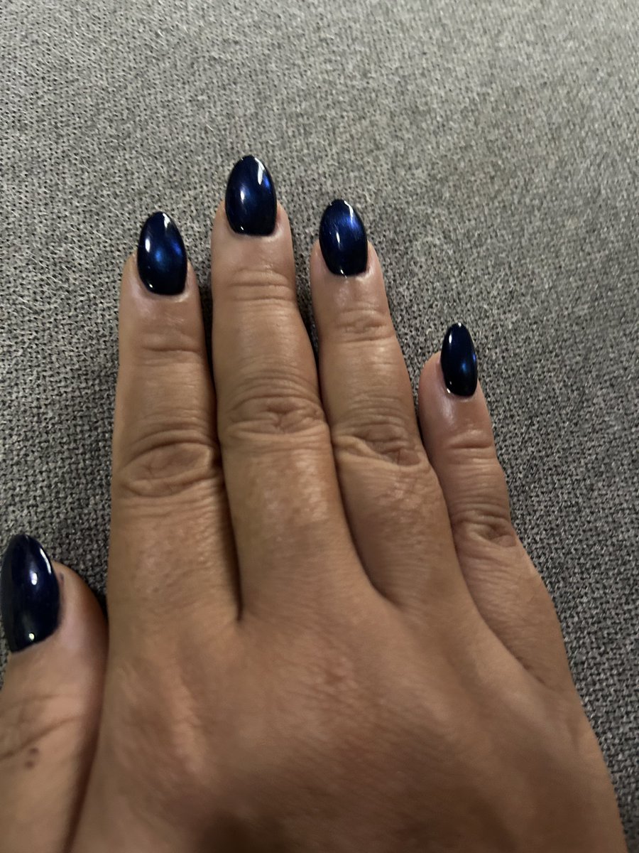 hearthealling's tweet photo. That my kind of drake blue ❤️😍😍 https://t.co/O9t75vJ8pj