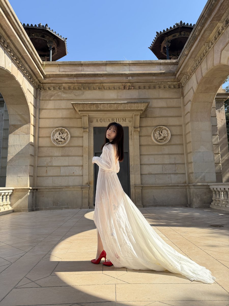 _ishikawamio_'s tweet photo. 写真集『BELLEZA』発売中です🕊️

オフショその5！

写真集にはランダム全5種のポストカードも付いてるよ🙂‍↕️ https://t.co/hirsOcaqcA