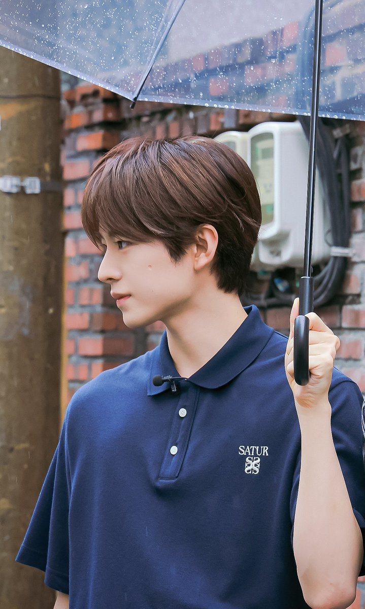 siiroxv's tweet photo. 아 이거 개개개개ㅐㅐㅐ 잘생김 ㅠ https://t.co/JL9gZg2HKM