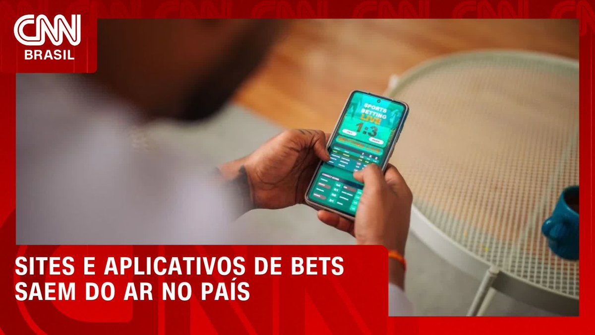 A person holds a smartphone displaying a sports betting app interface, with the CNN Brasil logo and the headline "SITES E APLICATIVOS DE BETS SAEM DO AR NO PAÍS" (Betting sites and apps go offline in the country) overlaid on the image, visually illustrating the story about betting platforms being taken offline in Brazil.