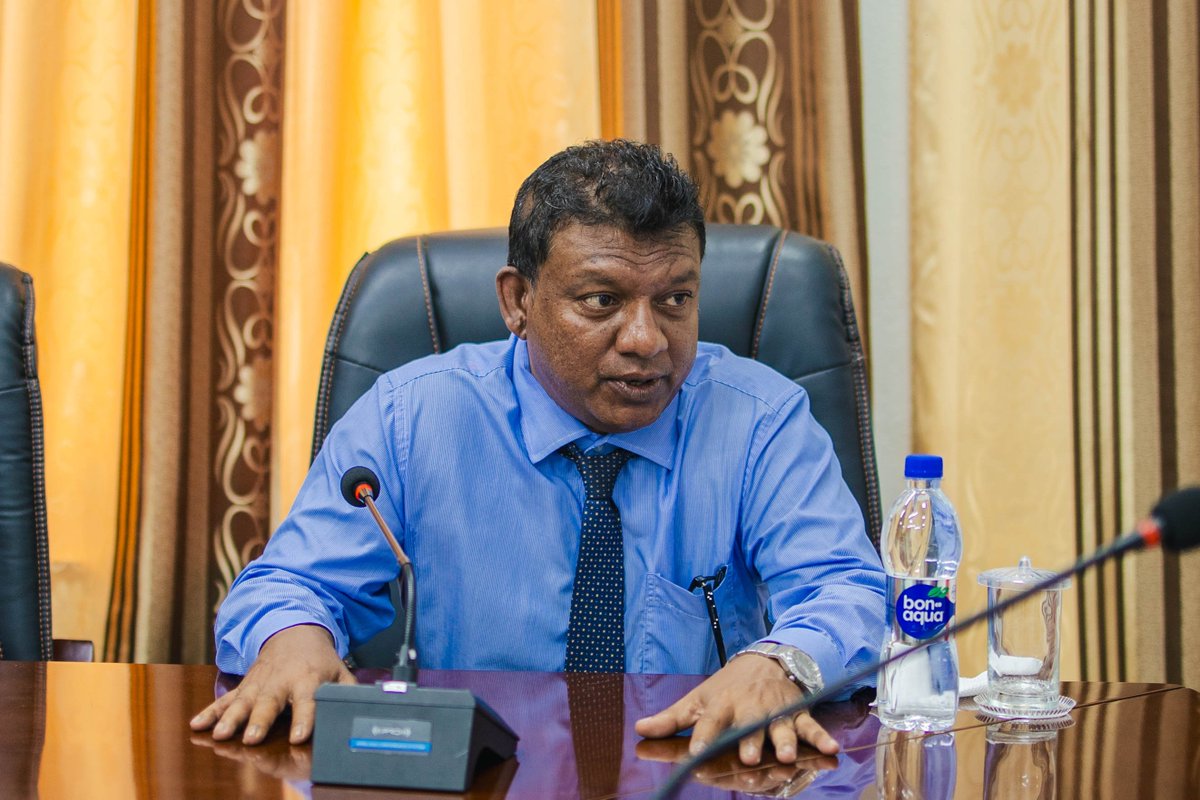 PNFront's tweet photo. ރައީސް ޢަބްދުﷲ ޔާމީން ޢަބްދުލްޤައްޔޫމް މިއަދު އައްޑޫ ސިޓީ ހުޅުދޫ މީދޫ ކައުންސިލްއާ ބައްދަލުކުރެވުމުގެ ތެރެއިން. https://t.co/p8NBU9gMIT
