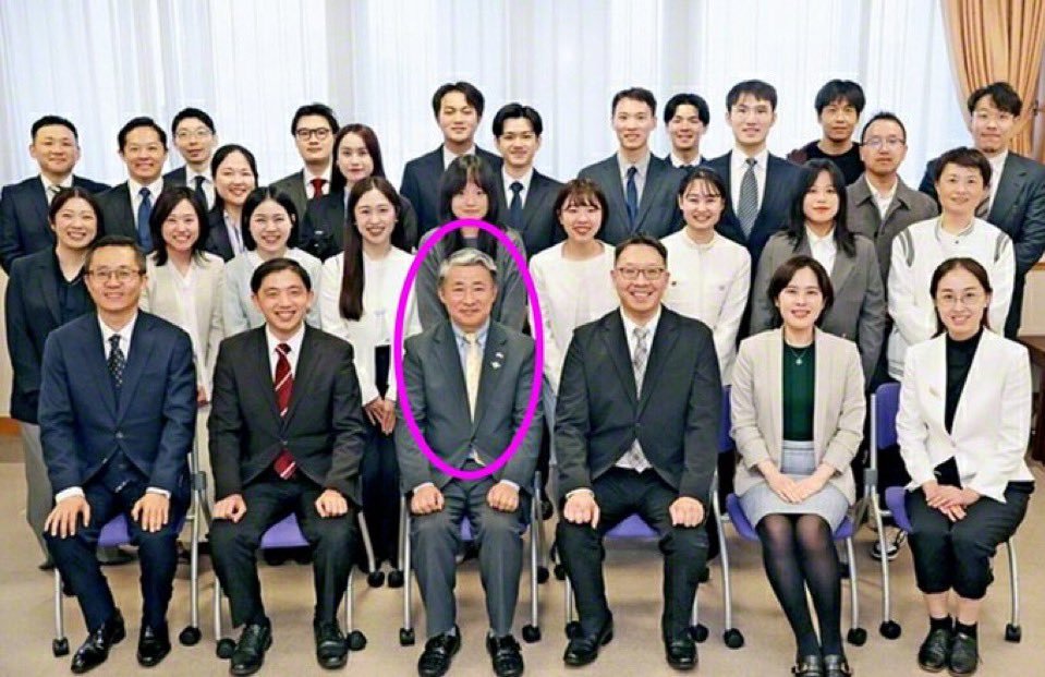 xx_mojao_xx's tweet photo. 創価学会は高市の殺害予告をした薛剣氏を平和対談と言って関西青年部との講演に呼んでいる。何が言いたいかかわかるでしょ？

平和を愛する？噴飯物だわw https://t.co/hnYW12gouf