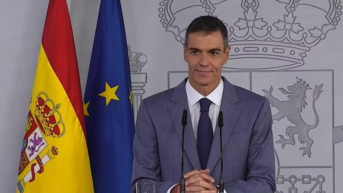 elespanolcom's tweet photo. 🔴 #URGENTE | Sánchez arremete "indignado" contra el "Parlamento que dio la espalda a la ciudadanía" y aprueba otra vez por decreto sus medidas sobre vivienda https://t.co/gepRe4FJ96 https://t.co/5Og8S53m1Q