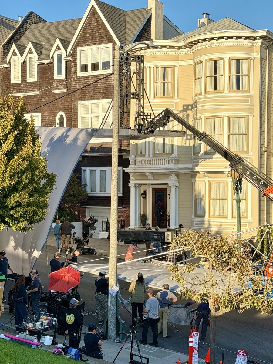 kochsource's tweet photo. New photos from the set of Cooper Koch’s upcoming film ‘Fog City’ in San Francisco!

Cooper was unable to attend the New York Film Festival premiere of Luca Guadagnino’s ‘Artificial’ due to his filming schedule. https://t.co/dkqhdK1SoL