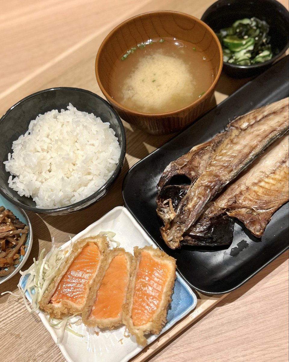 nagoya_jouhou's tweet photo. ご飯＆味噌汁が食べ放題！干物定食専門店『ひものや 官兵衛』伏見駅前にオープン https://t.co/V9KC0q2NyO