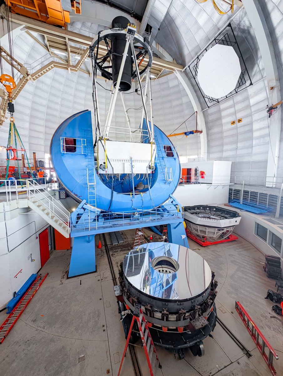 NOIRLabAstro's tweet photo. The Mayall 4-meter took a summer vacation — now it’s back and shinier than ever! 🌞

The NSF Nicholas U. Mayall 4-meter Telescope at @KittPeakNatObs underwent a successful summer shutdown, during which staff recoated its primary mirror with aluminum. 

📸KPNO/NOIRLab/NSF/AURA https://t.co/rOPeQ7jOsK