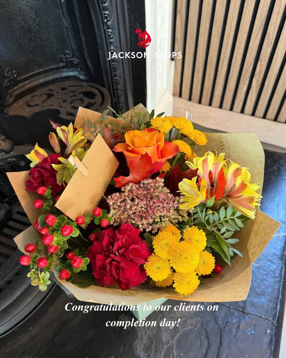 JS_Reigate's tweet photo. Thank you to Willow Flowers in Reigate for this beautiful completion day bouquet. 

Congratulations to our clients on their new home, and we wish you every happiness there. 

#reigate #completionday https://t.co/CaghTodJg6
