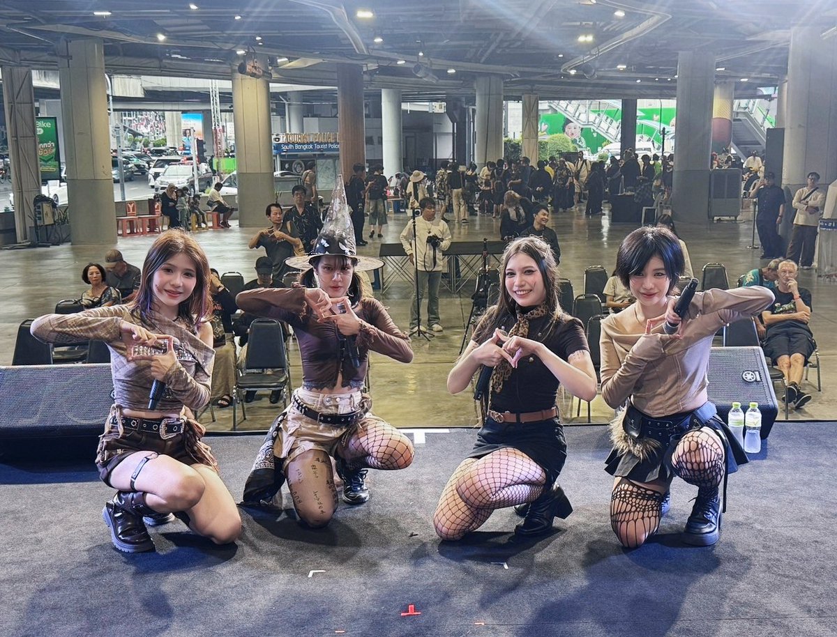paindora_idol's tweet photo. Idol Exchange ที่เราคิดถึง PAiNDORA มาแล้ว! เสิร์ฟความเดือดให้ชาว MBK แบบจุก ๆ ไปเลย ต้องขอขอบคุณทางงานมากเลยนะคะ ที่เป็นพื้นที่ให้เพนได้ปล่อยของ ครั้งนี้พวกเรารับรู้ถึงความเอนจอยในแนวเพลงของพวกเราจากผู้ชมมากขึ้น พวกเราดีใจมากเลยค่ะ!

#PAINDORA https://t.co/RG4ojkf1Qm