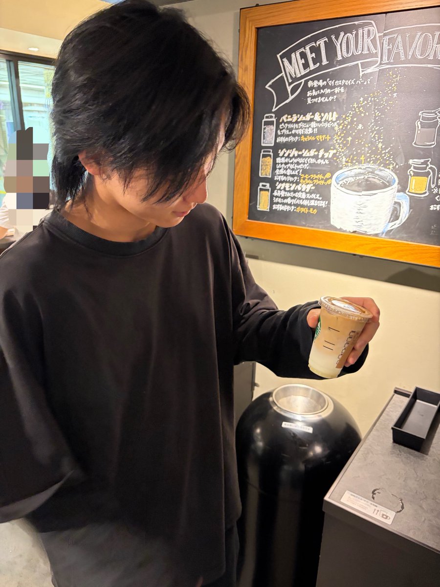 mito_shinyogayo's tweet photo. スタバ小さすぎるごいんくん爆笑 https://t.co/jjaJehDqSy