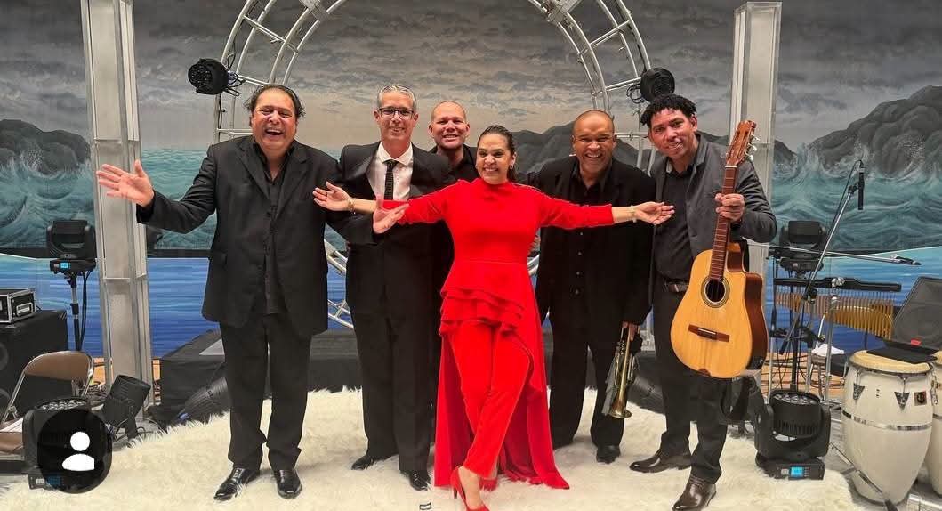 Artex_artecuba's tweet photo. Mañana 7 de Octubre la cita es en el Legendario y emblemático escenario de FESTIVAL HALL DE OSAKA. Una de las salas de conciertos más famosas de todo Japón.
 Mónika Mesa y los Jóvenes Clásicos del Son. https://t.co/WU28kgQP0i