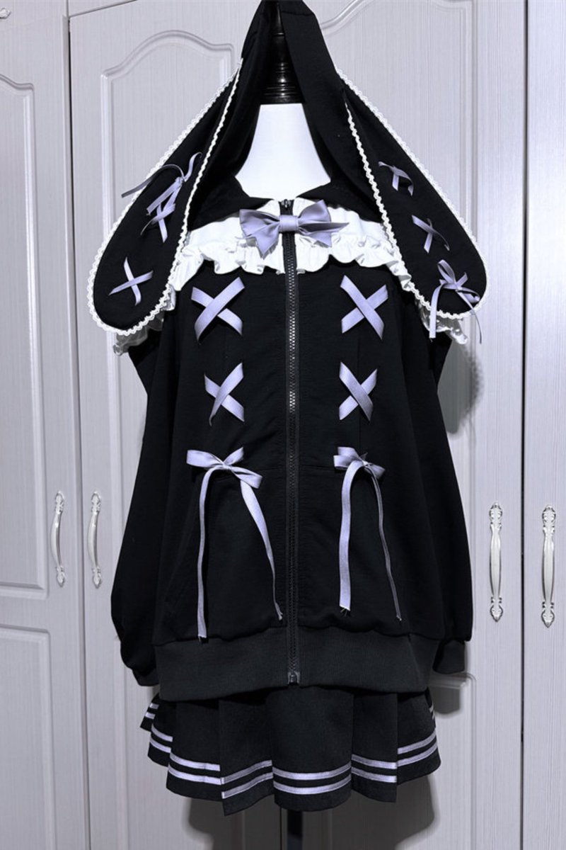 LilyBlack_shop's tweet photo. 🐰🖤うさ耳フードのレースアップ地雷パーカー🖤🐰 https://t.co/hzgKPky8ds
