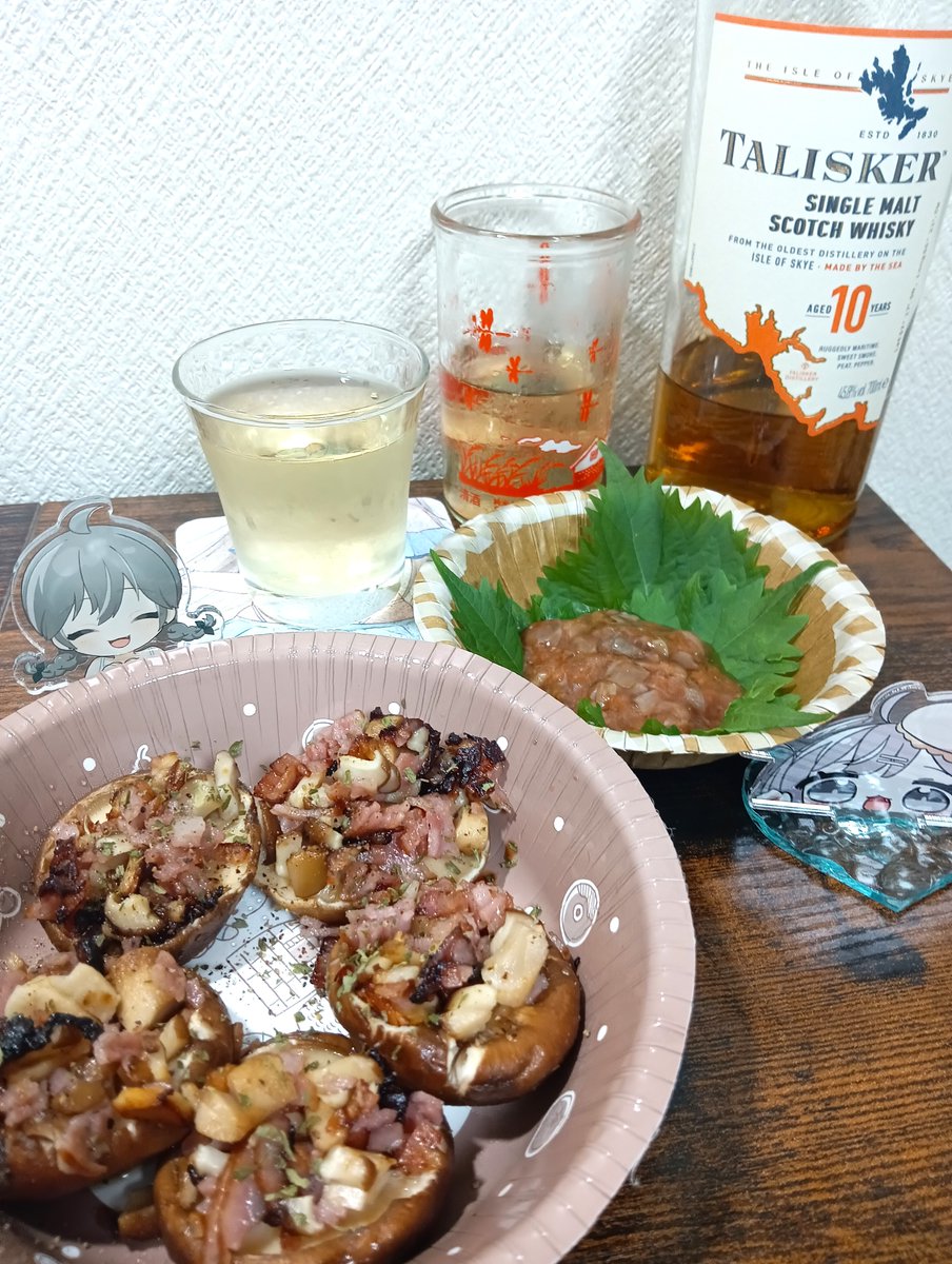 heihei930423's tweet photo. #蒼威ぐりのいいとこお団子かわよ
無性に酒盗をアテに日本酒を飲みたくなったので、泉橋酒造のとんぼワンカップ購入。
安定の美味しさ。

タリスカーなら酒盗でも合いそうな気がするのでロックとソーダ割りお試し。
合格。

しいたけのセゴビア風？作成。
見た目悪いが　うめ。

ぐりとこ 63/100 https://t.co/HYhS4UEeKi