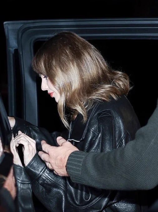 Image from Cat β€οΈβπ₯ (@swiftie13coded)
