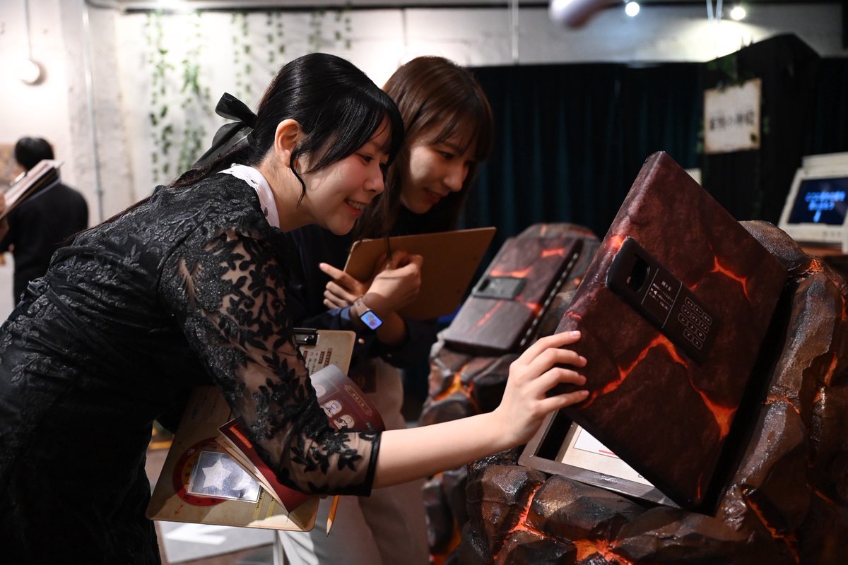 realdgame's tweet photo. ／
原宿にて開催中＆
大阪でまもなくスタート‼
＼

#フリーレン脱出 最新作の舞台は
“魔族に支配された村”。

救うべき村人と、討ち倒すべき魔族を
あなたは正しく見分けることができるか。

📢開催中
原宿：～12/6

📢チケット販売中
大阪：10/16～1/11
愛知：10/29～1/31

https://t.co/74PIT4da7V https://t.co/nF6sqYxFy8