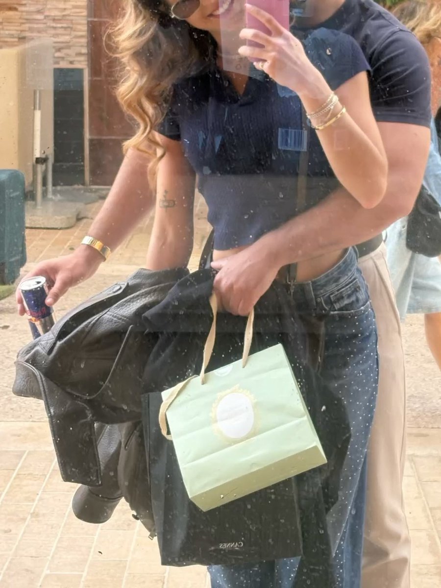 francessaou's tweet photo. ᅠ
ᅠ

⠀⠀⠀⠀⠀⠀     𝐷𝑖𝑛𝑛𝑒𝑟 𝑊𝑖𝑡ℎ 𝑀𝑦 𝑀𝑎𝑛
⠀⠀⠀⠀⠀⠀⠀⠀⠀ 𝓢𝙖𝙞𝙣𝙩 &amp; 𝓕𝙚̀𝙤𝙡𝙞𝙚

ᅠᅠ
ᅠᅠ https://t.co/LtuE4FU8yt