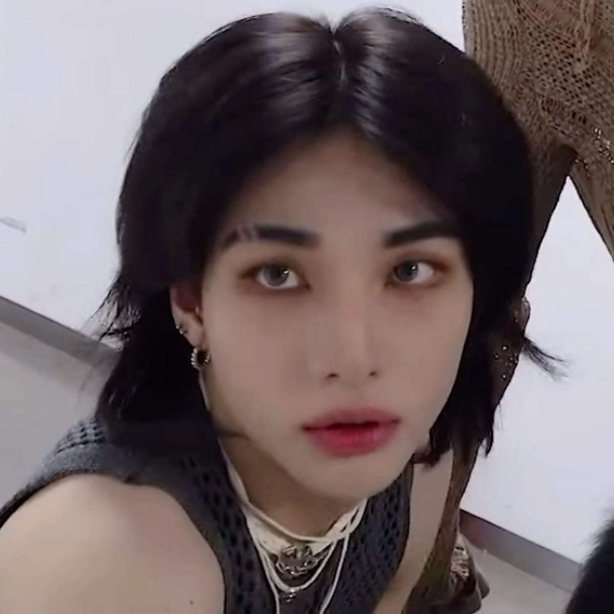 hwanghynjnnie's tweet photo. U can put hyunjin in ANY makeup and he will manage to eat it up. Not everybody can have every makeup look, but hyunjin can. And he looks gorgeous with every style too. https://t.co/UJrChz9bWc
