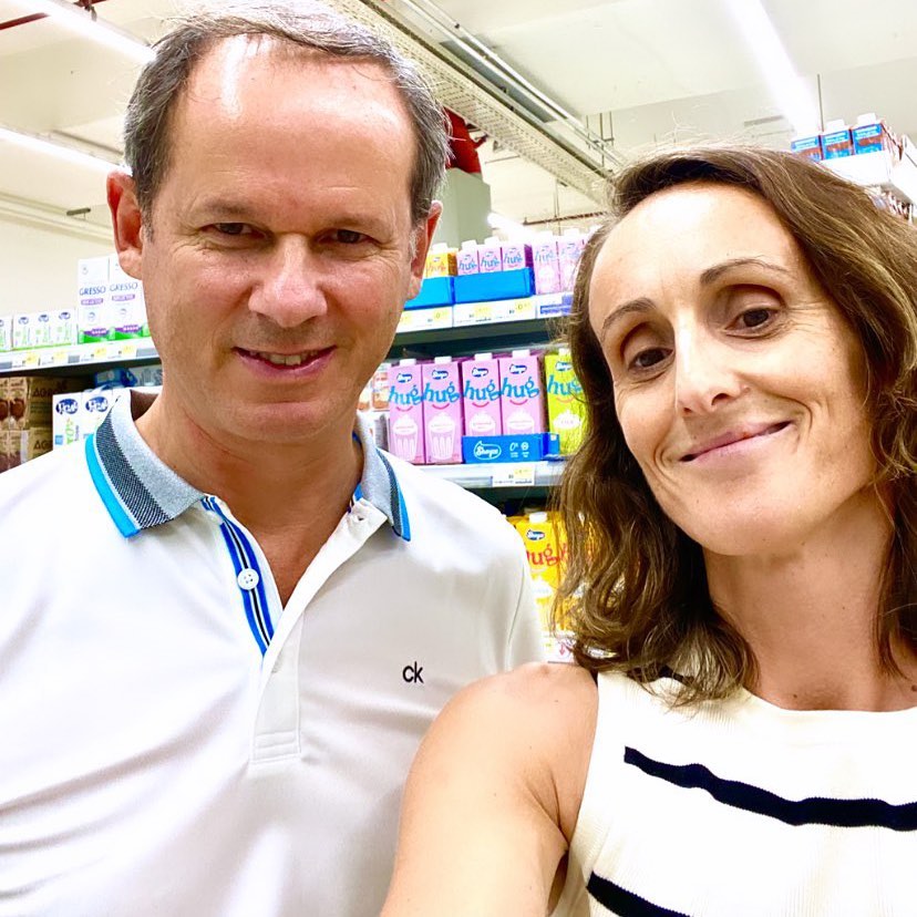 AaDriANnRzK's tweet photo. Todos os anos compro um livro dele e já li todos, alguns mais do que uma vez. Hoje encontrámo-nos nas compras. É um verdadeiro Senhor! https://t.co/qzKbxCtleY