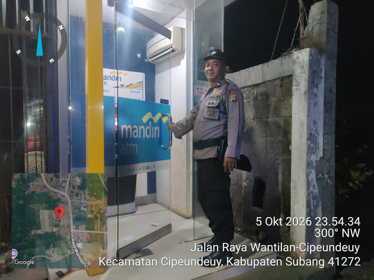 HumassekCpdysbg's tweet photo. Kegiatan Patroli OBVIT Perbankan dan Perniagaan Toko Modern.

SUBANG, Senin (05/10/26) Personil Patroli Samapta Polsek Cipeundeuy laksanakan Patroli OBVIT Bank Mandiri, BRI, BJB, BNI, dan Toko Modern antisipasi kejahatan https://t.co/oIgYnsrQ27