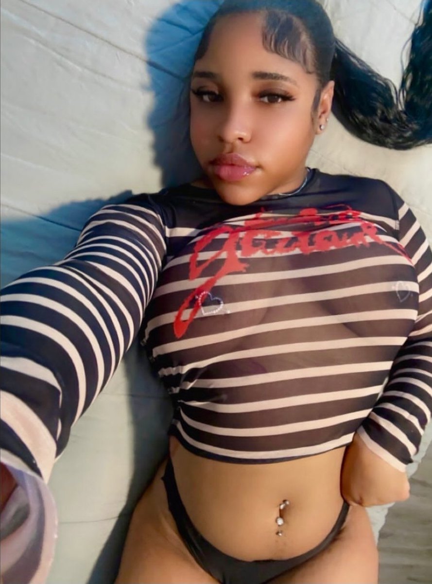 gwenb1sa's tweet photo. Titties Tuesday y'all hmu let's get freaky 😜#phillyfreaks https://t.co/JBUX5BZDQC