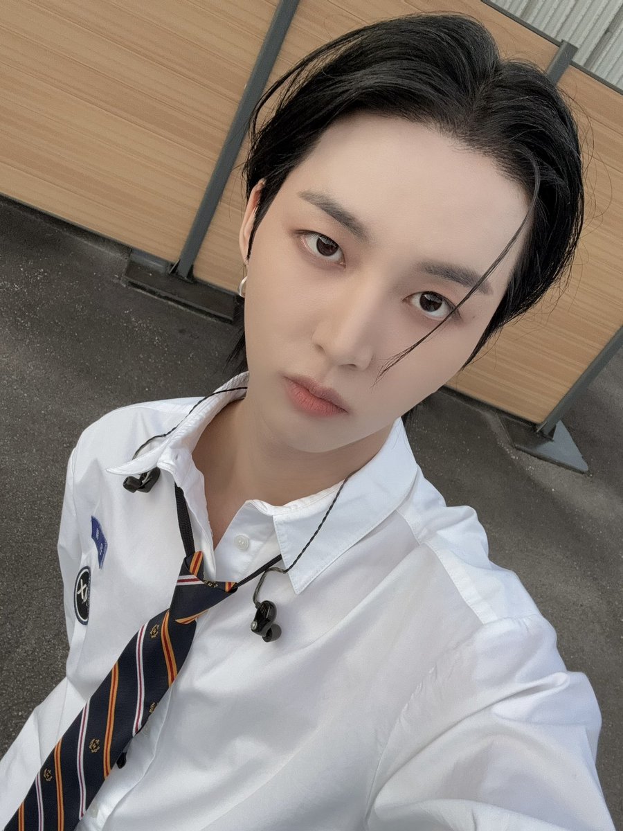 TNX_twt's tweet photo. 😈😈

#TNX #티엔엑스
#은휘 #HWI https://t.co/GRDhL7mRHC