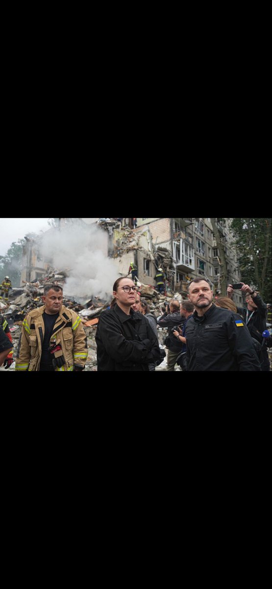 Unikor3116's tweet photo. 🚨 STOP SCROLLING. THIS COULD GET SERIOUS.

🇷🇺 Russia is reportedly preparing a MASSIVE strike against Ukraine.

🇺🇦 Zelenskyy says updated intelligence received TODAY points to preparations for a large-scale attack.

⚠️ The next hours could be critical.

Are we about to see another major escalation?